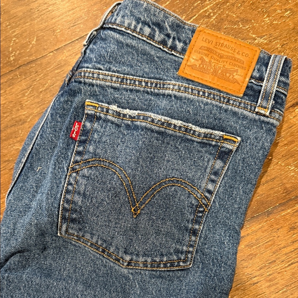 Levi's High Rise Blue Jeans - Picture 6 of 6